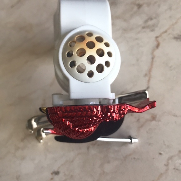 Bath and Bodywork’s Wallflowers fragrance plug in penguin skiing light holiday - Picture 5 of 10